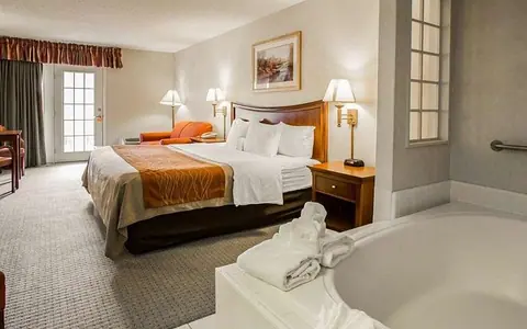 Rodeway Inn & Suites East / I-44
