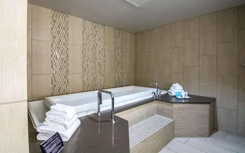 Oasis Hotel & Conv. Center, Ascend Hotel Collection