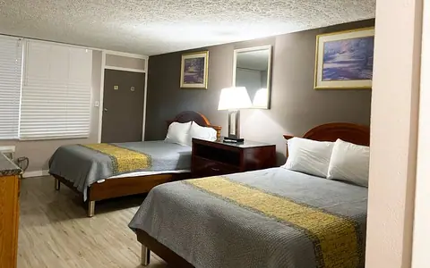 APM Inn & Suites