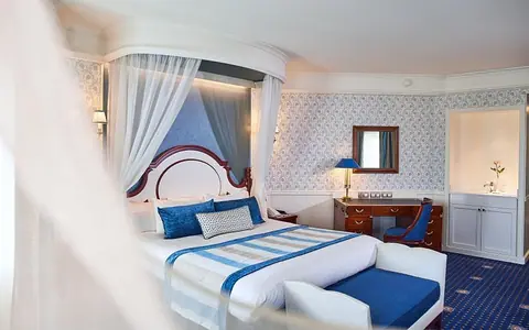 Newport Bay Club & Hotel