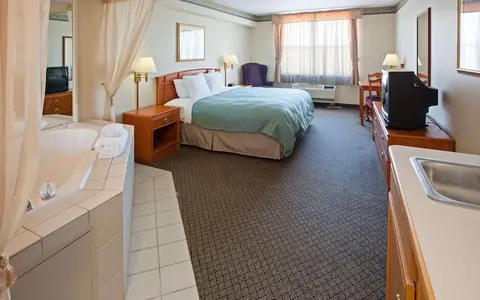 Country Inn & Suites by Radisson, Lansing, MI