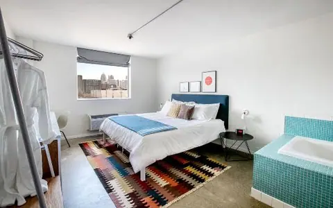 Trumbull and Porter Hotel