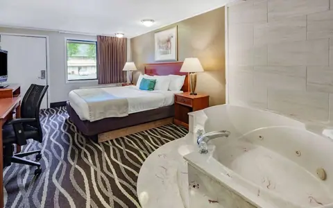 Travelodge by Wyndham Monroe