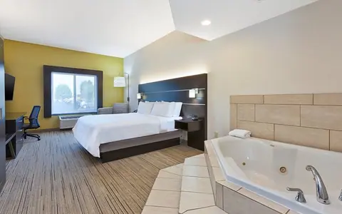 Holiday Inn Express Cleveland Downtown, an IHG hotel