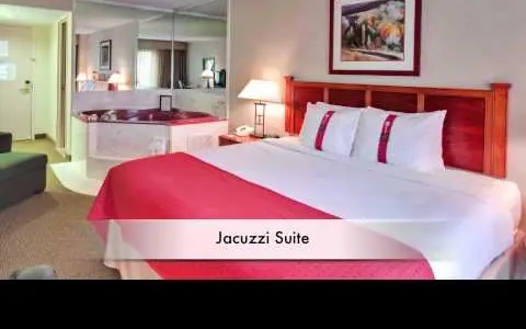 Holiday Inn & Suites Warren, an IHG hotel