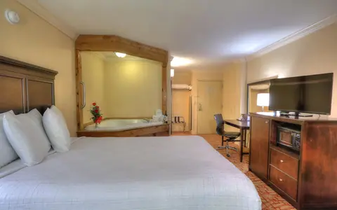 Edgewater Hotel and Waterpark