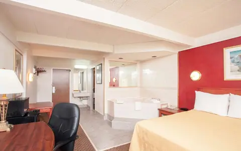 Days Inn by Wyndham Columbia I-70