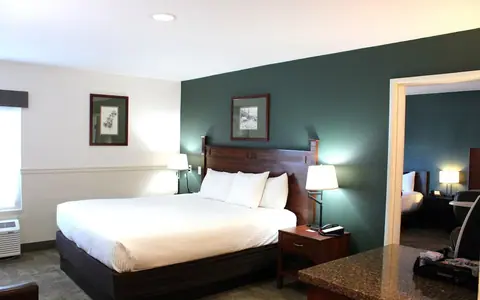 Boothill Inn & Suites