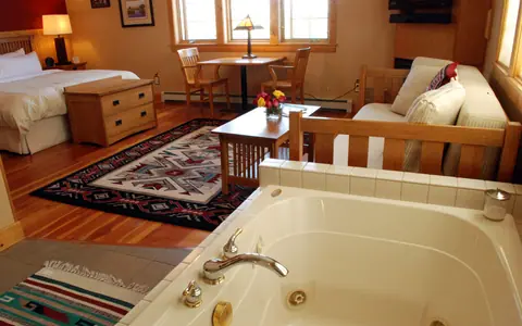 Gallatin River Lodge