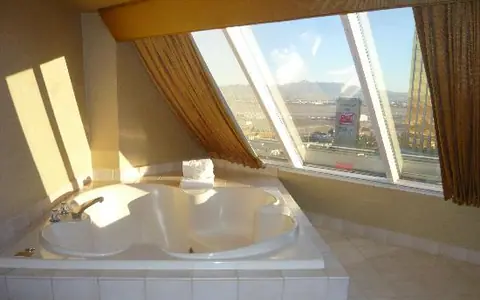 Luxor Hotel & Casino
