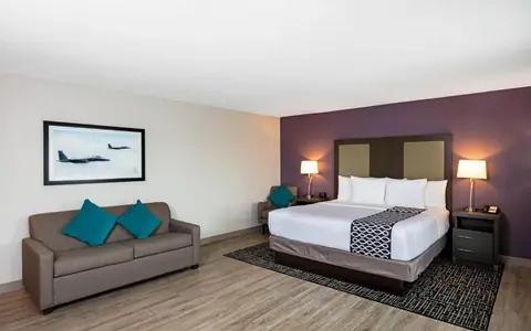 La Quinta Inn & Suites by Wyndham Las Vegas Nellis