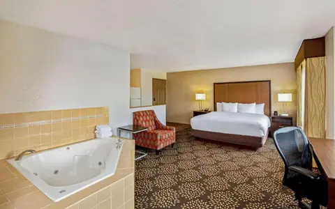 La Quinta Inn & Suites by Wyndham Las Vegas Red Rock