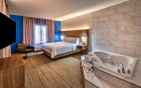 Holiday Inn Express & Suites Reno Airport, an IHG hotel