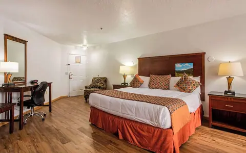 Sandia Peak Inn Old Town ABQ, a Howard Johnson by Wyndham