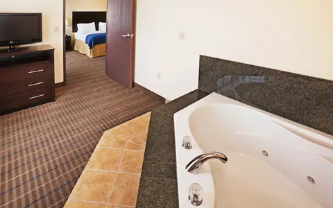 Holiday Inn Express & Suites Santa Fe, an IHG hotel