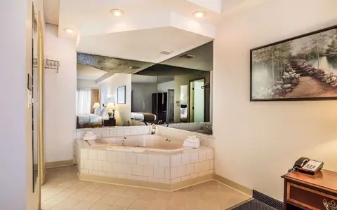 Quality Inn & Suites Airport
