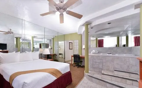 The Classic Desert Aire Hotel