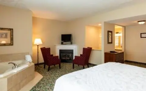 Hampton Inn & Suites Farmington
