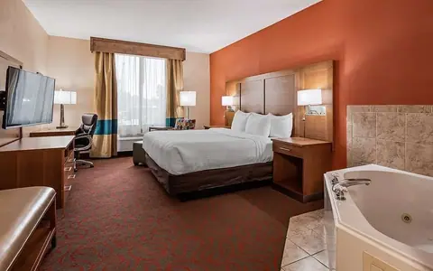 Days Inn & Suites by Wyndham Clovis