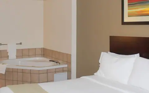 Holiday Inn Express & Suites Lubbock South, an IHG hotel