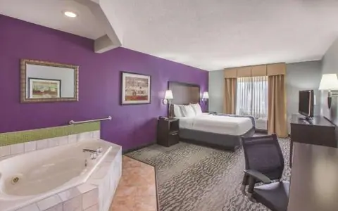 La Quinta Inn & Suites by Wyndham Erie