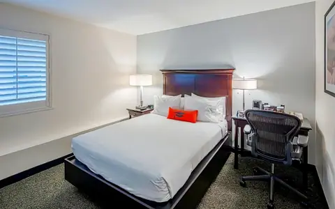 Collegian Hotel & Suites, Trademark Collection By Wyndham