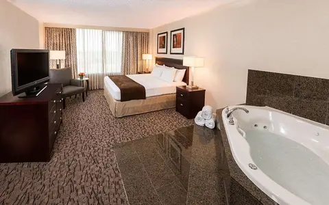 DoubleTree by Hilton Hotel Fayetteville