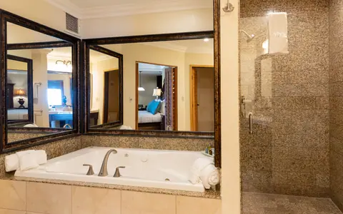 Pacific Terrace Hotel
