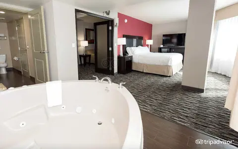 Cortona Inn & Suites Anaheim Resort