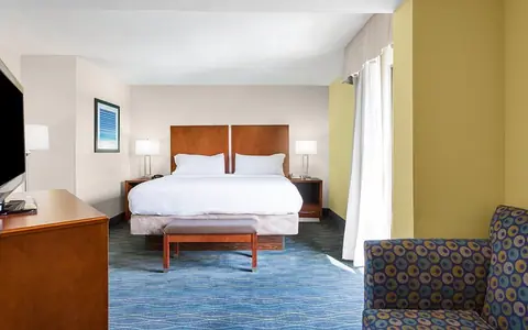Holiday Inn Express & Suites Wilmington-University Ctr, an IHG hotel