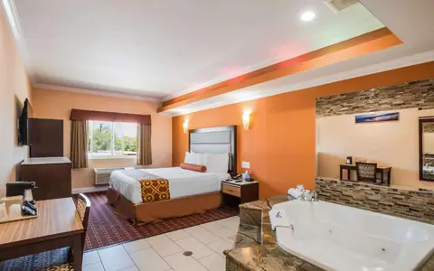 Rodeway Inn & Suites Pacific Coast Highway
