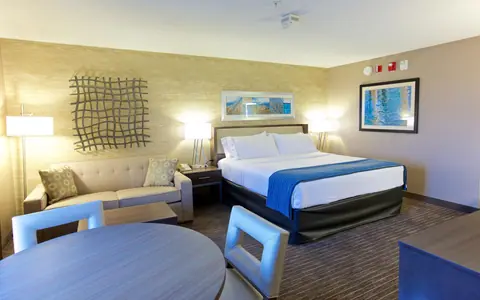 Holiday Inn Express Fargo-West Acres, an IHG hotel