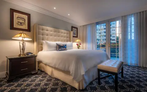 Beverly Hills Plaza Hotel