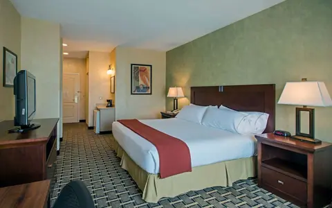 Holiday Inn Express & Suites Youngstown N (warren/niles), an IHG hotel