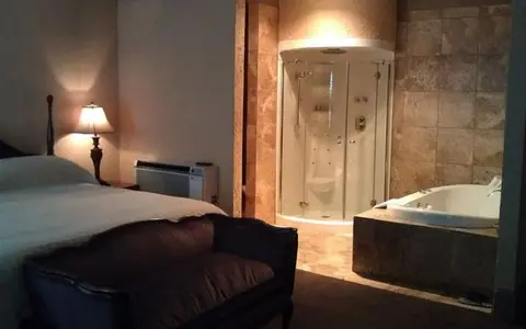 Aurora Inn Hotel & Event Center