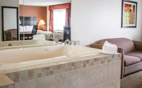Norwood Inn & Suites Columbus