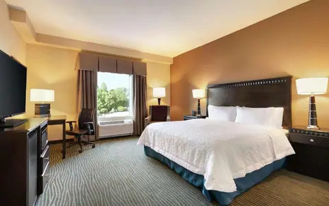 Hampton Inn & Suites Parkersburg Downtown