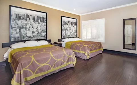 Super 8 by Wyndham North Hollywood