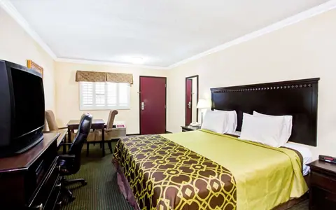 Travelodge by Wyndham Chatsworth