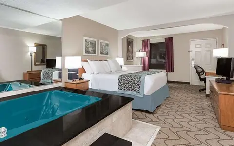 Days Inn by Wyndham Long Beach City Center