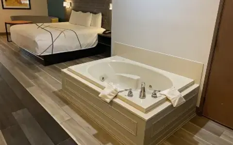 La Quinta Inn & Suites by Wyndham Okc North - Quail Springs