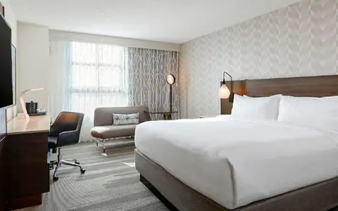Renaissance Los Angeles Airport Hotel