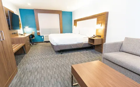 Holiday Inn Express & Suites Hollywood Walk of Fame, an IHG hotel