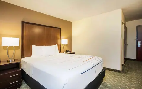 La Quinta Inn and Suites By Wyndham Portland Airport