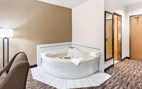 Comfort Inn & Suites Portland International Airport