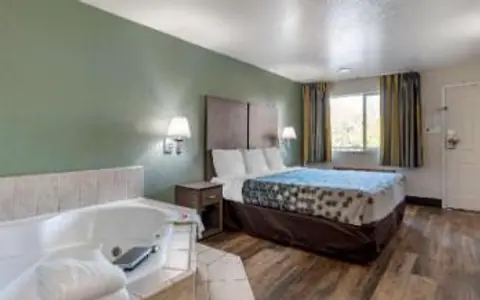 Econo Lodge Portland Airport