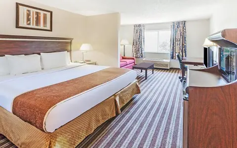 Days Inn & Suites by Wyndham Vancouver