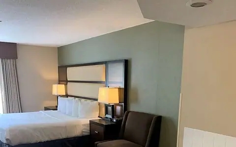 Quality Inn & Suites Vancouver North