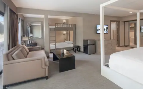 Luxe Sunset Boulevard Hotel