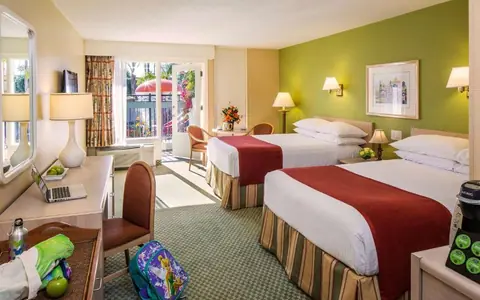 Howard Johnson by Wyndham Anaheim Hotel and Water Playground